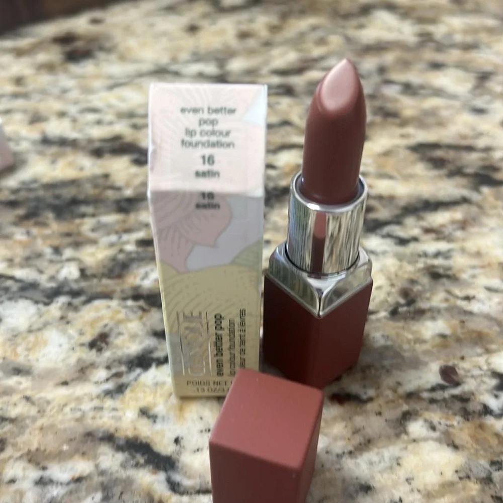 ♣️🌙Clinique Satin Even Better Pop Lipstick
